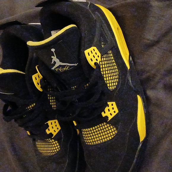 Jordan 4 thunder size 10 - Picture 2 of 3